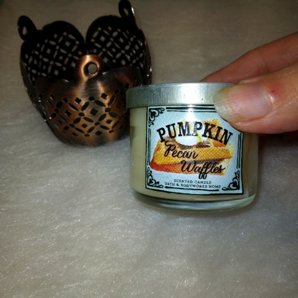 CANDLE Bath & Body Works  Pumpkin Pecan Waffle 1.3 oz & pumpkin holder